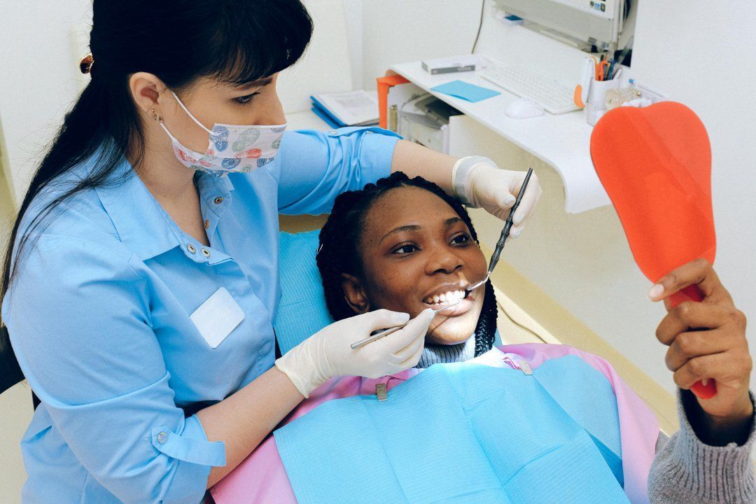 clinica dental cliente riendo - Mountain Barcelona